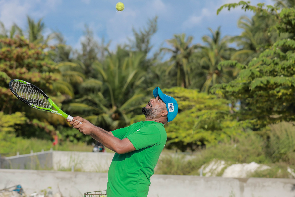 އޭޕްރިލް 21، 2018: ބ. ގޮއިދޫގައި ކުރިއަށްގެންދިޔަ މޯލްޑިވްސް އޮލިމްޕިކް ކޮމިޓީގެ އަހަރީ އާންމު ޖަލްސާއަށްފަހު އޮލިމްޕިކް ކޮމިޓީއާއި ގޮއިދޫ ރައްޔިތުން ގުޅިގެން ކުރިއަށްގެންދިޔަ ކުޅިވަރުގެ ހަރަކާތްތަކުގެ ތެރެއިން، މި ހަރަކާތްތަކުގައި ގޮއިދޫގެ ކުޅިވަރަށް ލޯބިކުރާ ގިނަ އަދަދެއްގެ ރައްޔިތުންނާއި އޮލިމްޕިކް ކޮމިޓީގެ މެމްބަރުން ވަނީ ބައިވެރިވެފައި -- ފޮޓޯ: އިމޭޖަސް އެމްވީ