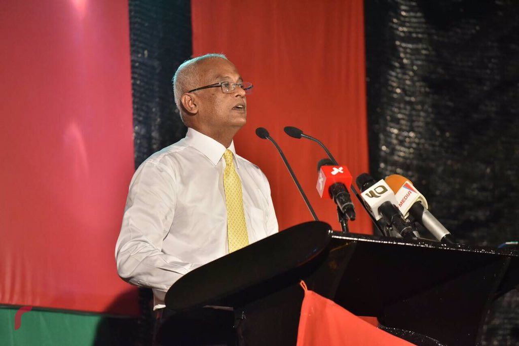 އޭޕްރިލް 28، 2018: ގުޅިފައިވާ ޕާޓީތަކުން އއ.ރަސްދޫގައި ކުރިއަށްގެންދިޔަ ޖަލްސާގެ ތެރެއިން، މި ޖަލްސާގައި އިއްތިހާދުގެ ގިނަ އިސްވެރިންތަކެއް ވަނީ ބައިވެރިވެ ވަޑައިގެންފައި