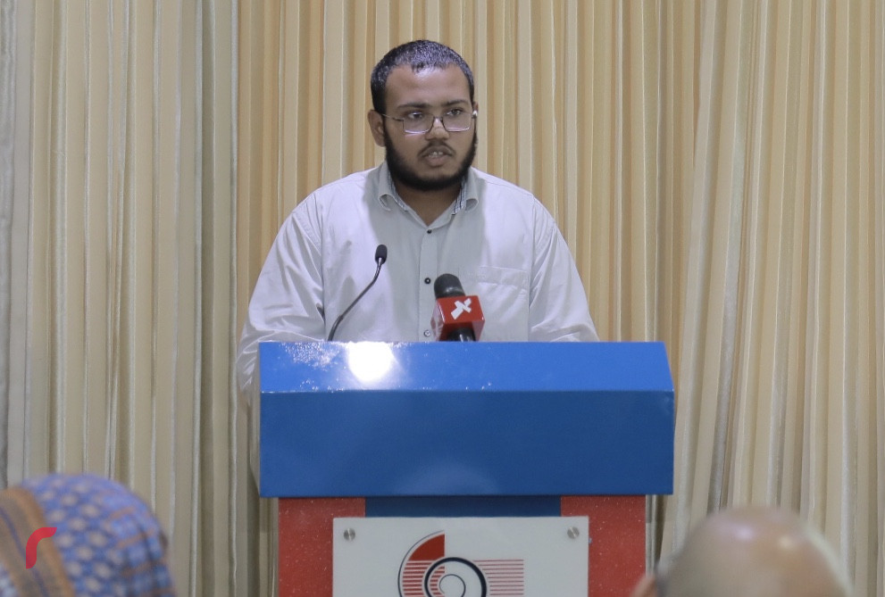 އޭޕްރިލް 28، 2018: ރާއްޖެ ޓީވީއިން ކުރިއަށްގެންދިޔަ ބޭސިކް ވީޑިއޯ ޖާރނަލިޒަމް ޕްރޮގްރާމް ފުރިހަމަ ކުރި ފަރާތްތަކަށް ސެޓިފިކެޓް ހަވާލުކުރުމަށް ބޭއްވި ރަސްމިއްޔާތުގެ ތެރެއިން -- ފޮޓޯ: މުހައްމަދު ޝަރުހާން / ރާއްޖެ އެމްވީ