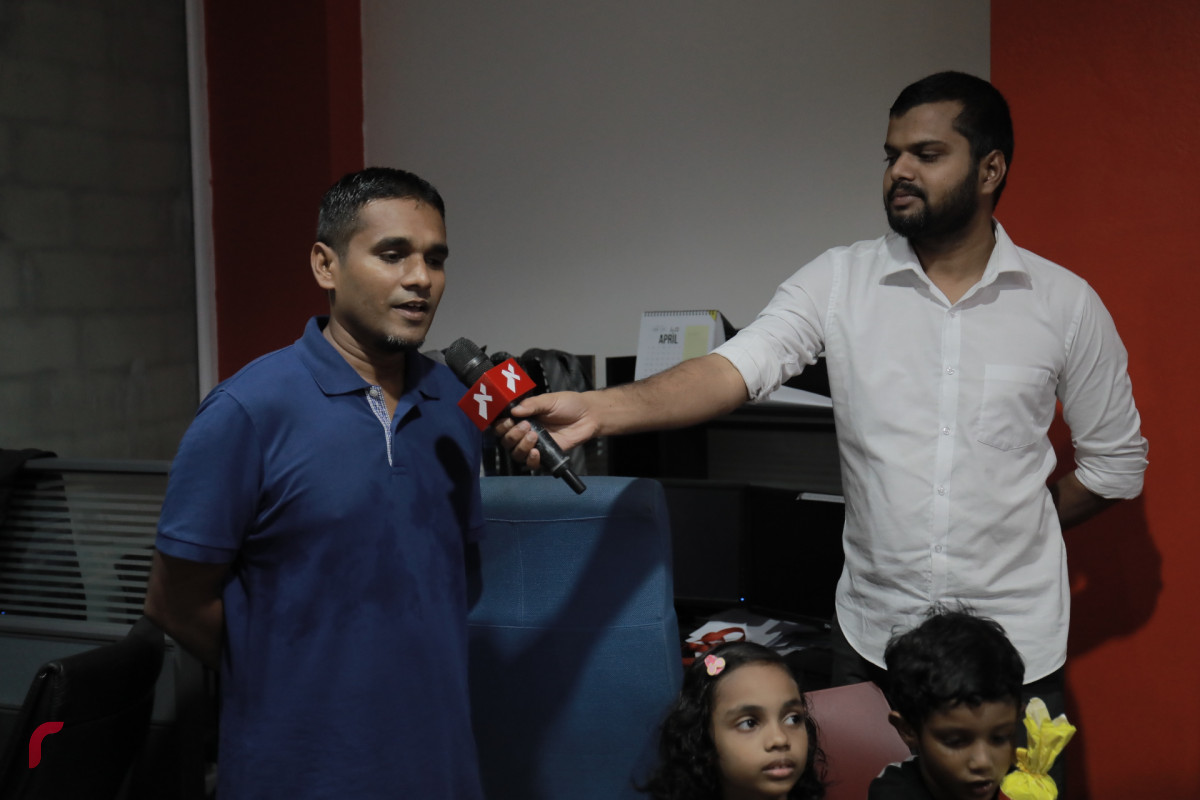 މޭ 1، 2018: އައްޑޫ ސިޓީ ހުޅުދޫ ރައްޔިތުން ރާއްޖޭ ޓީވީއަށް މާހެފުމެއް ދިނުމަށް ބޭއްވި ހަފުލާގެ ތެރެއިން