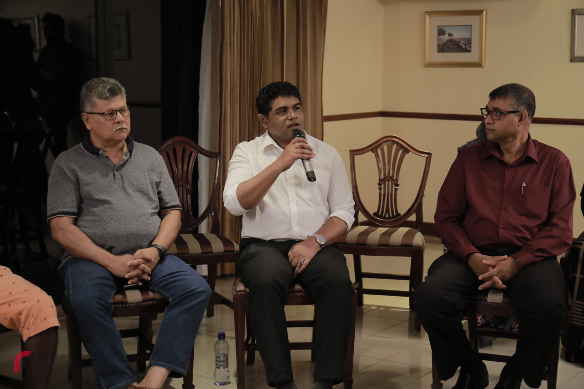 މެއި 1، 2018: ދުނިޔޭގެ މަސައްކަތްތެރިންގެ ދުވަސް ފާހަގަކުރުމަށް، ގުޅިފައިވާ ޕާޓީތަކުން އިންތިޒާމްކޮށްގެން މޫކައި ހޮޓެލްގައި ކުރިއަށްގެންދިޔަ އޯޕަން ފޯރަމްގެ ތެރެއިން-- ފޮޓޯ: މުހައްމަދު ޝަރުހާން