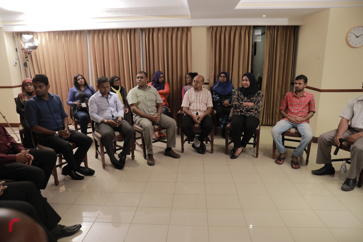 މެއި 1، 2018: ދުނިޔޭގެ މަސައްކަތްތެރިންގެ ދުވަސް ފާހަގަކުރުމަށް، ގުޅިފައިވާ ޕާޓީތަކުން އިންތިޒާމްކޮށްގެން މޫކައި ހޮޓެލްގައި ކުރިއަށްގެންދިޔަ އޯޕަން ފޯރަމްގެ ތެރެއިން-- ފޮޓޯ: މުހައްމަދު ޝަރުހާން