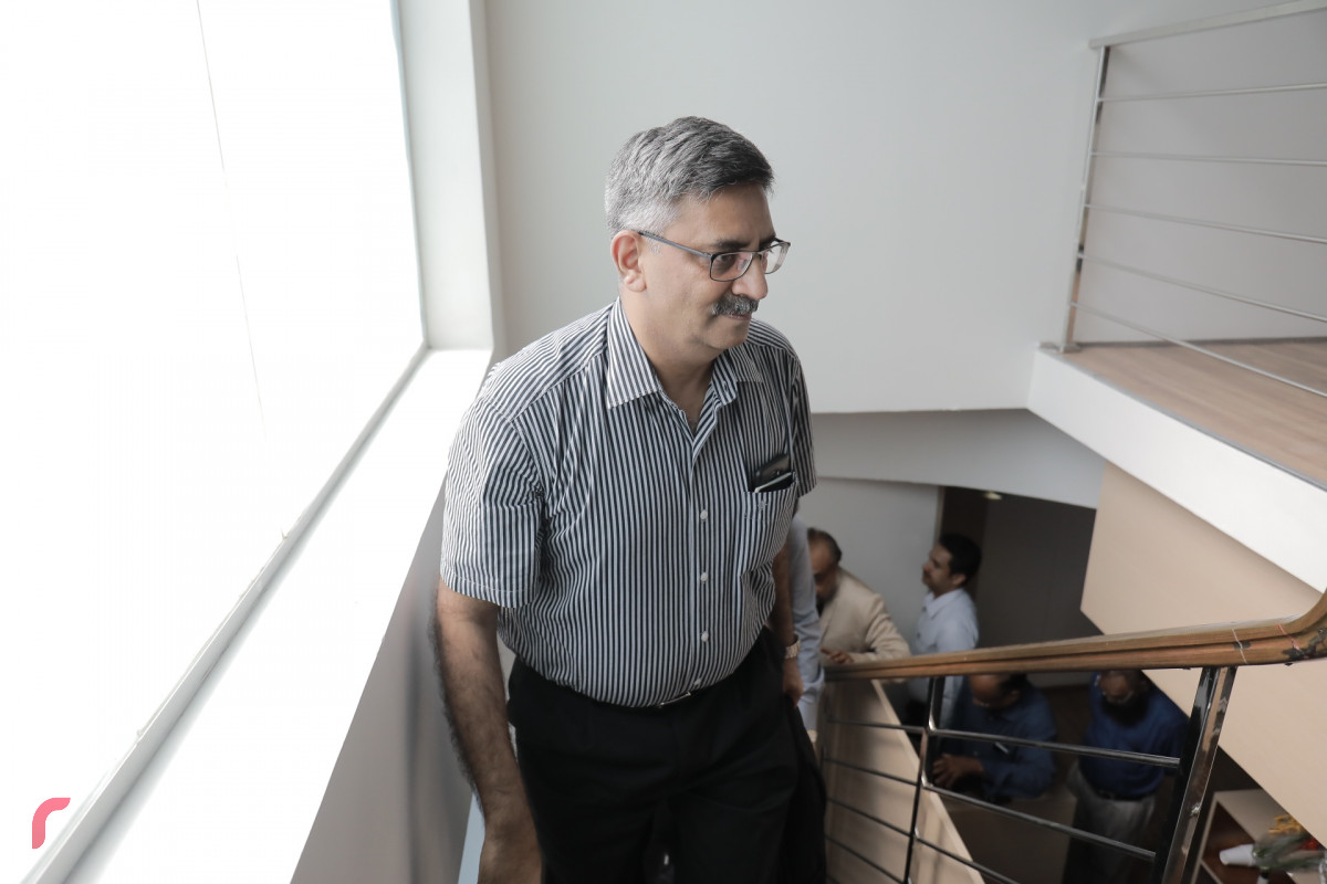 މެއި 2، 2018: މޯލްޑިކެއާގެ އައު ކްލިނިކް ހުޅުވުމަށް ބޭއްވި ރަސްމިއްޔާތަށްފަހު އިންޑިއާގެ މައިތުރާ ހޮސްޕިޓަލްގެ އިސްވެރިން، ކްލިނިކްގައި ގާއިމްކޮށްފައިވާ ވަސީލަތްތައް ބައްލަވައިލައްވަނީ. މޯލްޑިކެއާގެ އައު ކްލިނިކަކީ އެންމެ ފަހުގެ ވަސީލަތްތަކާއިއެކު ބަލި މީހުންނަށް ފަރުވާ ދެވޭ ގޮތަށް ތައްޔާރުކޮށްފައިވާ ކްލިނިކެކެވެ. -- ފޮޓޯ: މުހައްމަދު ޝަރުހާން / ރާއްޖެ އެމްވީ