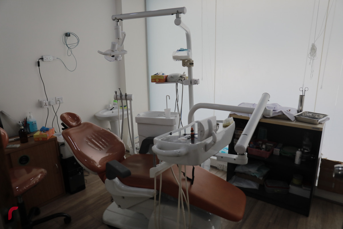 މެއި 2، 2018: މޯލްޑިކެއާގެ އައު ކްލިނިކް ހުޅުވުމަށް ބޭއްވި ރަސްމިއްޔާތަށްފަހު ނޫސްވެރިންނަށް ކްލިނިކްގައި ގާއިމްކޮށްފައިވާ ވަސީލަތްތައް ދައްކާލަނީ. މޯލްޑިކެއާގެ އައު ކްލިނިކަކީ އެންމެ ފަހުގެ ވަސީލަތްތަކާއިއެކު ބަލިމީހުންނަށް ފަރުވާދެވޭ ގޮތަށް ތައްޔާރުކޮށްފައިވާ ކްލިނިކެކެވެ. -- ފޮޓޯ: މުހައްމަދު ޝަރުހާން / ރާއްޖެ އެމްވީ