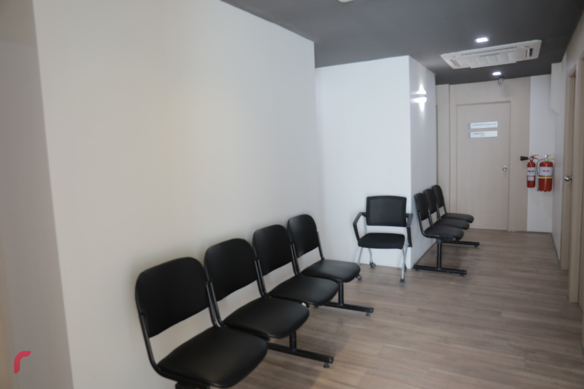 މެއި 2، 2018: މޯލްޑިކެއާގެ އައު ކްލިނިކް ހުޅުވުމަށް ބޭއްވި ރަސްމިއްޔާތަށްފަހު ނޫސްވެރިންނަށް ކްލިނިކްގައި ގާއިމްކޮށްފައިވާ ވަސީލަތްތައް ދައްކާލަނީ. މޯލްޑިކެއާގެ އައު ކްލިނިކަކީ އެންމެ ފަހުގެ ވަސީލަތްތަކާއިއެކު ބަލިމީހުންނަށް ފަރުވާދެވޭ ގޮތަށް ތައްޔާރުކޮށްފައިވާ ކްލިނިކެކެވެ. -- ފޮޓޯ: މުހައްމަދު ޝަރުހާން / ރާއްޖެ އެމްވީ