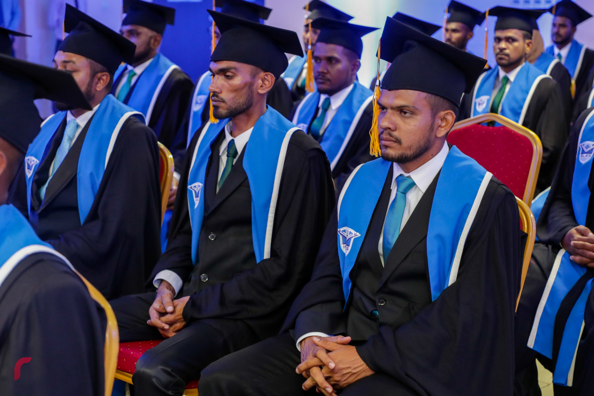 މެއި 3، 2018: ފުލުހުންގެ އިންސްޓިޓިއުޓް ފޯ ސެކިއުރިޓީ އެންޑް ލޯ އެންފޯސްމަންޓް ސްޓަޑީޒް (އައިލްސް) އިން ހިންގި ދެ ކޯހެއްގެ ނިމުން ފާހަގަކޮށް ބައިވެރިންނަށް ސެޓްފިކެޓް ދިނުމަށް ބޭއްވި ރަސްމިއްޔާތުގެ ތެރެއިން -- ފޮޓޯ: މުހައްމަދު ޝަރުހާން