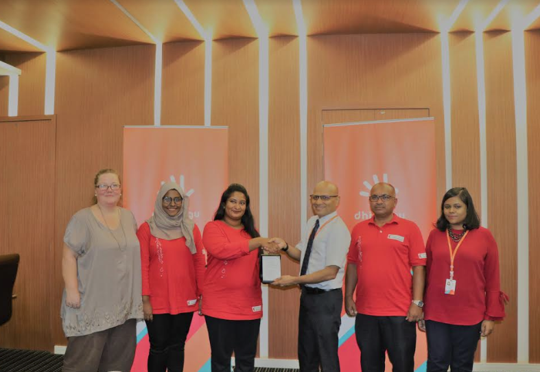 ދިވެހި ރެޑް ކްރެސެންޓުގެ ސަބްސްކްރައިބިންގް މެމްބަރެއްގެ ގޮތުގައި ހިދުމަތް ކުރުމަށް ދިރާގުން ބައިވެރިވުން