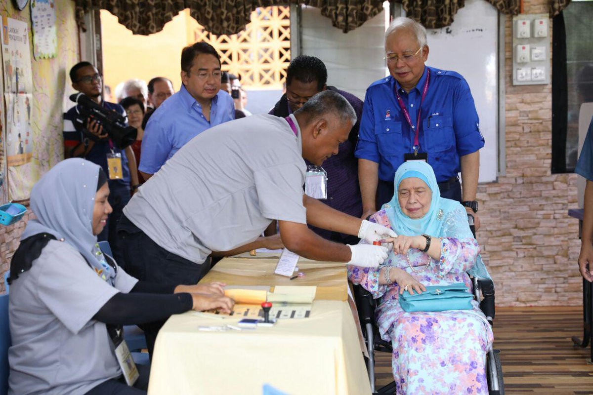 އިންތިޚާބުގައި ބޮޑުވަޒީރުގެ އާއިލާގެ ބައެއް ބޭފުޅުން ވޯޓުލަނީ