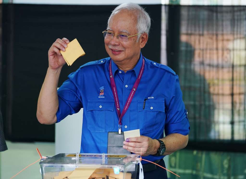 ބޮޑުވަޒީރު ނަޖީބް ރައްޒާގް ވޯޓު ލައްވަނީ