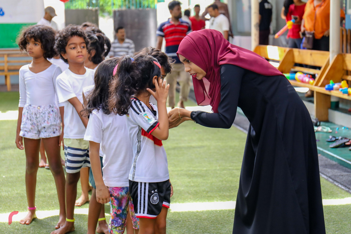 މެއި 20، 2018: ކުޑަކުދިންގެ ދުވަސް ފާހަގަކުރުމަށް ކެންގަރޫ ކިޑްސް އިންޓަނޭޝަނަލް ސްކޫލްގައި ކުރިއަށްގެންދިޔަ ހަރަކާތްތަކުގެ ތެެރެއިން، ކުޑަކުދިންގެ ދުވަހަކީ ކޮންމެ އަހަރަކުވެސް ކުލަގަދަކޮށް ފާހަގަކުރަމުން އަންނަ ދުވަހެއް -- ފޮޓޯ: މުޙައްމަދު ޝަރުހާން