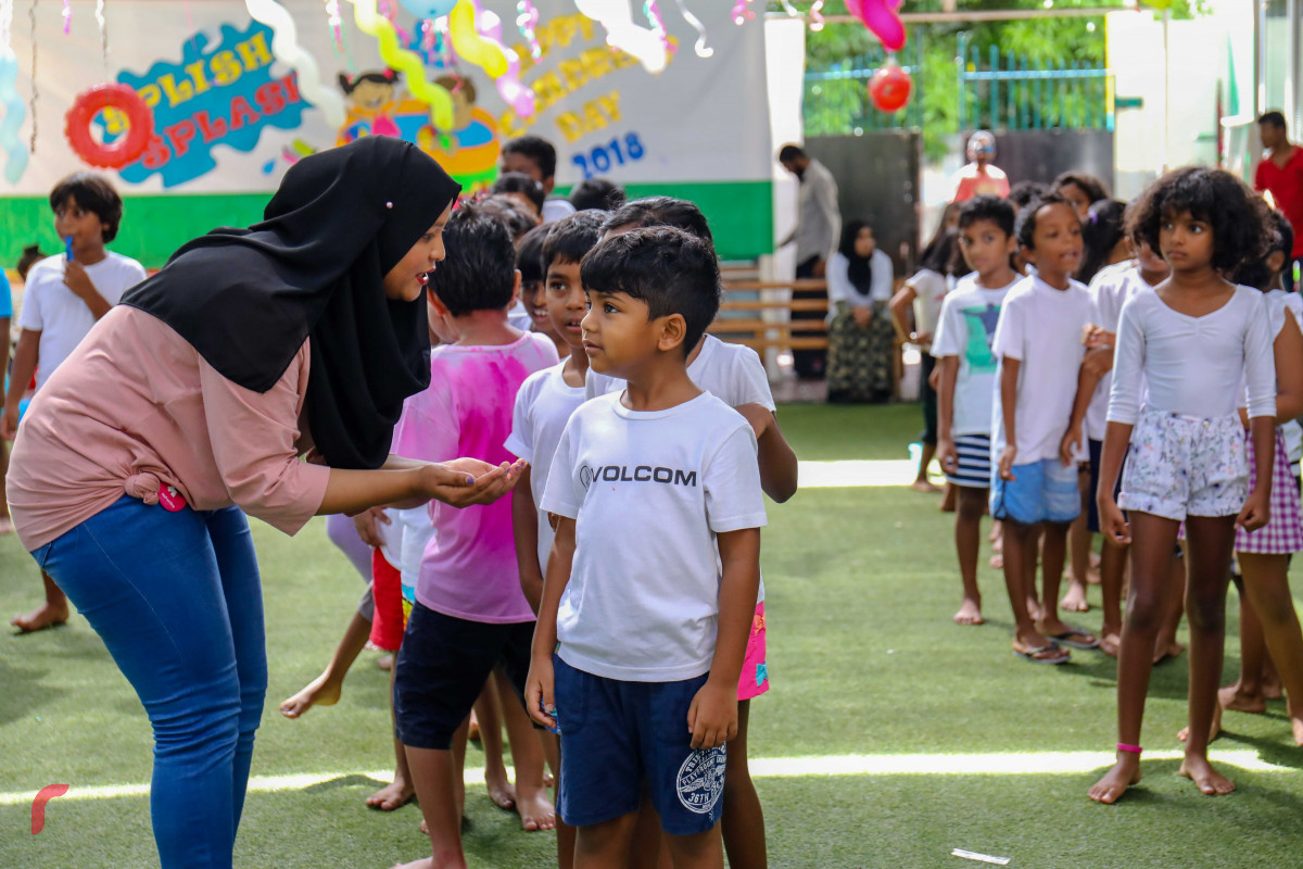 މެއި 20، 2018: ކުޑަކުދިންގެ ދުވަސް ފާހަގަކުރުމަށް ކެންގަރޫ ކިޑްސް އިންޓަނޭޝަނަލް ސްކޫލްގައި ކުރިއަށްގެންދިޔަ ހަރަކާތްތަކުގެ ތެެރެއިން، ކުޑަކުދިންގެ ދުވަހަކީ ކޮންމެ އަހަރަކުވެސް ކުލަގަދަކޮށް ފާހަގަކުރަމުން އަންނަ ދުވަހެއް -- ފޮޓޯ: މުޙައްމަދު ޝަރުހާން