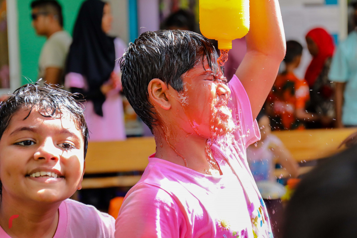 މެއި 20، 2018: ކުޑަކުދިންގެ ދުވަސް ފާހަގަކުރުމަށް ކެންގަރޫ ކިޑްސް އިންޓަނޭޝަނަލް ސްކޫލްގައި ކުރިއަށްގެންދިޔަ ހަރަކާތްތަކުގެ ތެެރެއިން، ކުޑަކުދިންގެ ދުވަހަކީ ކޮންމެ އަހަރަކުވެސް ކުލަގަދަކޮށް ފާހަގަކުރަމުން އަންނަ ދުވަހެއް -- ފޮޓޯ: މުޙައްމަދު ޝަރުހާން