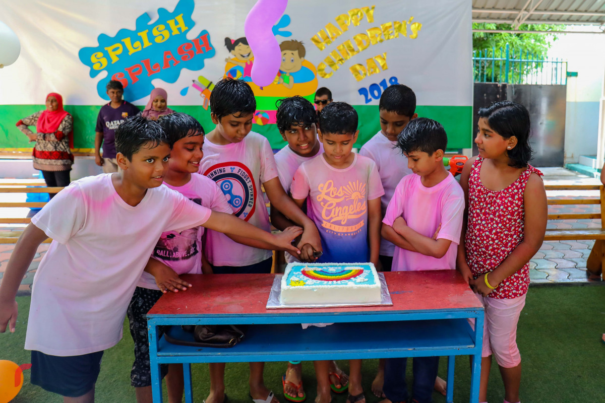 މެއި 20، 2018: ކުޑަކުދިންގެ ދުވަސް ފާހަގަކުރުމަށް ކެންގަރޫ ކިޑްސް އިންޓަނޭޝަނަލް ސްކޫލްގައި ކުރިއަށްގެންދިޔަ ހަރަކާތްތަކުގެ ތެެރެއިން، ކުޑަކުދިންގެ ދުވަހަކީ ކޮންމެ އަހަރަކުވެސް ކުލަގަދަކޮށް ފާހަގަކުރަމުން އަންނަ ދުވަހެއް -- ފޮޓޯ: މުޙައްމަދު ޝަރުހާން