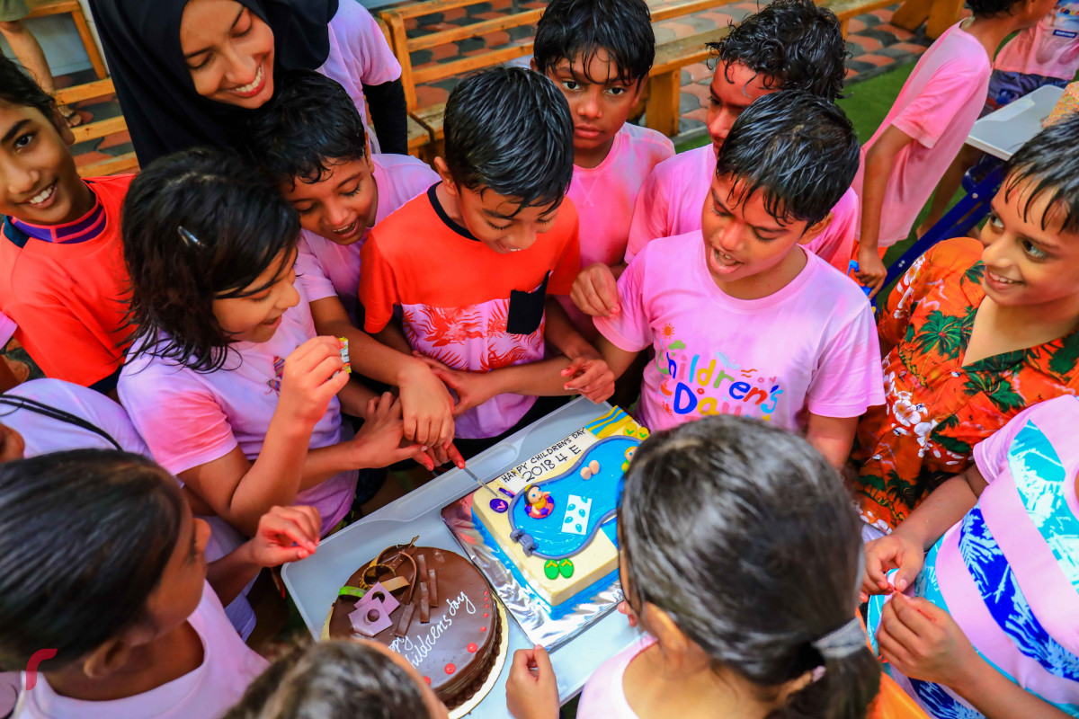 މެއި 20، 2018: ކުޑަކުދިންގެ ދުވަސް ފާހަގަކުރުމަށް ކެންގަރޫ ކިޑްސް އިންޓަނޭޝަނަލް ސްކޫލްގައި ކުރިއަށްގެންދިޔަ ހަރަކާތްތަކުގެ ތެެރެއިން، ކުޑަކުދިންގެ ދުވަހަކީ ކޮންމެ އަހަރަކުވެސް ކުލަގަދަކޮށް ފާހަގަކުރަމުން އަންނަ ދުވަހެއް -- ފޮޓޯ: މުޙައްމަދު ޝަރުހާން