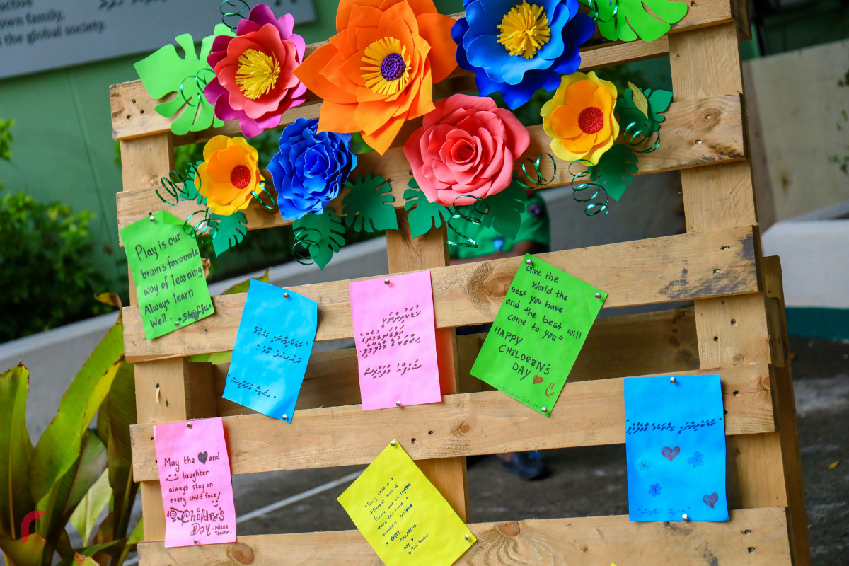 މެއި 20، 2018: ކުޑަކުދިންގެ ދުވަސް ފާހަގަކުރުމަށް ކަލާފާނު ސްކޫލްގައި ކުރިއަށްގެންދިޔަ ހަރަކާތްތަކުގެ ތެެރެއިން، ކުޑަކުދިންގެ ދުވަހަކީ ކޮންމެ އަހަރަކުވެސް ކުލަގަދަކޮށް ފާހަގަކުރަމުން އަންނަ ދުވަހެއް -- ފޮޓޯ: މުޙައްމަދު ޝަރުހާން