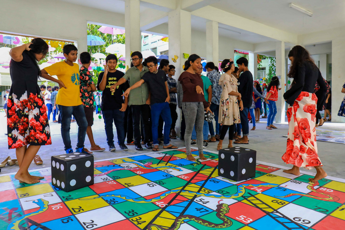 މެއި 20، 2018: ކުޑަކުދިންގެ ދުވަސް ފާހަގަކުރުމަށް ކަލާފާނު ސްކޫލްގައި ކުރިއަށްގެންދިޔަ ހަރަކާތްތަކުގެ ތެެރެއިން، ކުޑަކުދިންގެ ދުވަހަކީ ކޮންމެ އަހަރަކުވެސް ކުލަގަދަކޮށް ފާހަގަކުރަމުން އަންނަ ދުވަހެއް -- ފޮޓޯ: މުޙައްމަދު ޝަރުހާން