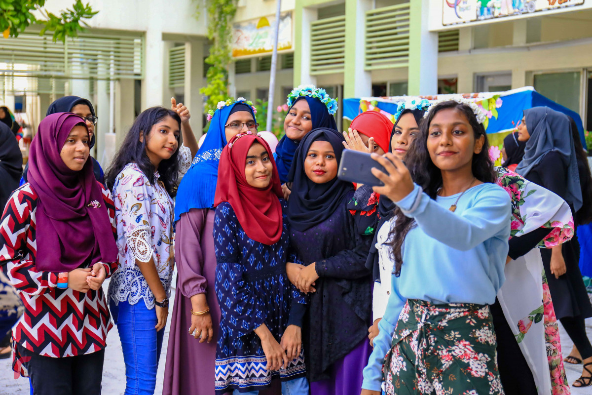 މެއި 20، 2018: ކުޑަކުދިންގެ ދުވަސް ފާހަގަކުރުމަށް ކަލާފާނު ސްކޫލްގައި ކުރިއަށްގެންދިޔަ ހަރަކާތްތަކުގެ ތެެރެއިން، ކުޑަކުދިންގެ ދުވަހަކީ ކޮންމެ އަހަރަކުވެސް ކުލަގަދަކޮށް ފާހަގަކުރަމުން އަންނަ ދުވަހެއް -- ފޮޓޯ: މުޙައްމަދު ޝަރުހާން