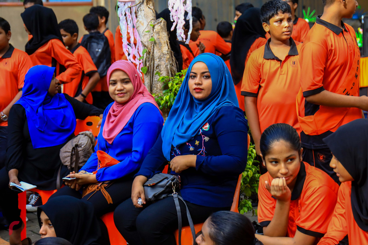 މެއި 20، 2018: ކުޑަކުދިންގެ ދުވަސް ފާހަގަކުރުމަށް އިމާދުއްދީން ސްކޫލްގައި ކުރިއަށްގެންދިޔަ ހަރަކާތްތަކުގެ ތެެރެއިން، ކުޑަކުދިންގެ ދުވަހަކީ ކޮންމެ އަހަރަކުވެސް ކުލަގަދަކޮށް ފާހަގަކުރަމުން އަންނަ ދުވަހެއް -- ފޮޓޯ: މުޙައްމަދު ޝަރުހާން