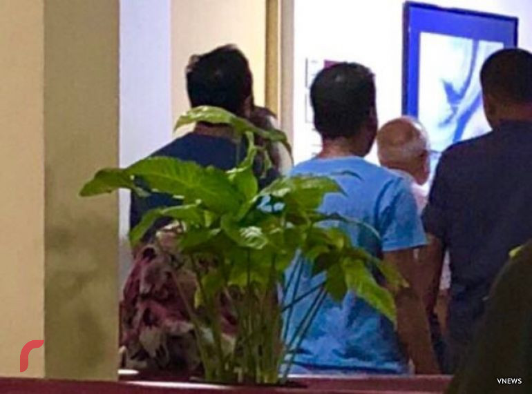 މެއި، 11، 2018: ސަރުކާރު ވައްޓާލަން އުޅުނުކަމުގެ ތުހުމަތުގައި ހައްޔަރުކޮށްފައިވާ ކުރީގެ ރައީސް މައުމޫން އަބްދުލްގައްޔޫމް ބޭސްފަރުވާއަށް އޭޑީކޭގައި، ރައީސް މައުމޫން ވަނީ އޭޑީކޭއަށް ގެނެސް އެމްއާރްއައި އެއް ހަދާފައެވެ.