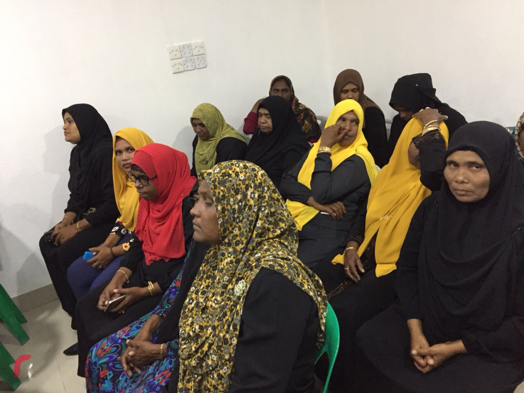 މެއި 12، 2018: އެމްޑީޕީގެ ރިޔާސީ ޕްރައިމެރީގައި ވާދަކުރައްވާނެ ކަމަށް އިއުލާނުކުރައްވާފައިވާ ރައީސް މުހައްމަދު ނަޝީދުގެ ކެމްޕޭން ޖަލްސާގެ ތެރެއިން. ދިއްދޫގައި ބޭއްވި މި ޖަލްސާގައި އުތުރުގެ އެހެން ރަށްރަށުން ވެސް މީހުން ބައިވެރިވި-- ފޮޓޯ: ރާއްޖެ އެމްވީ