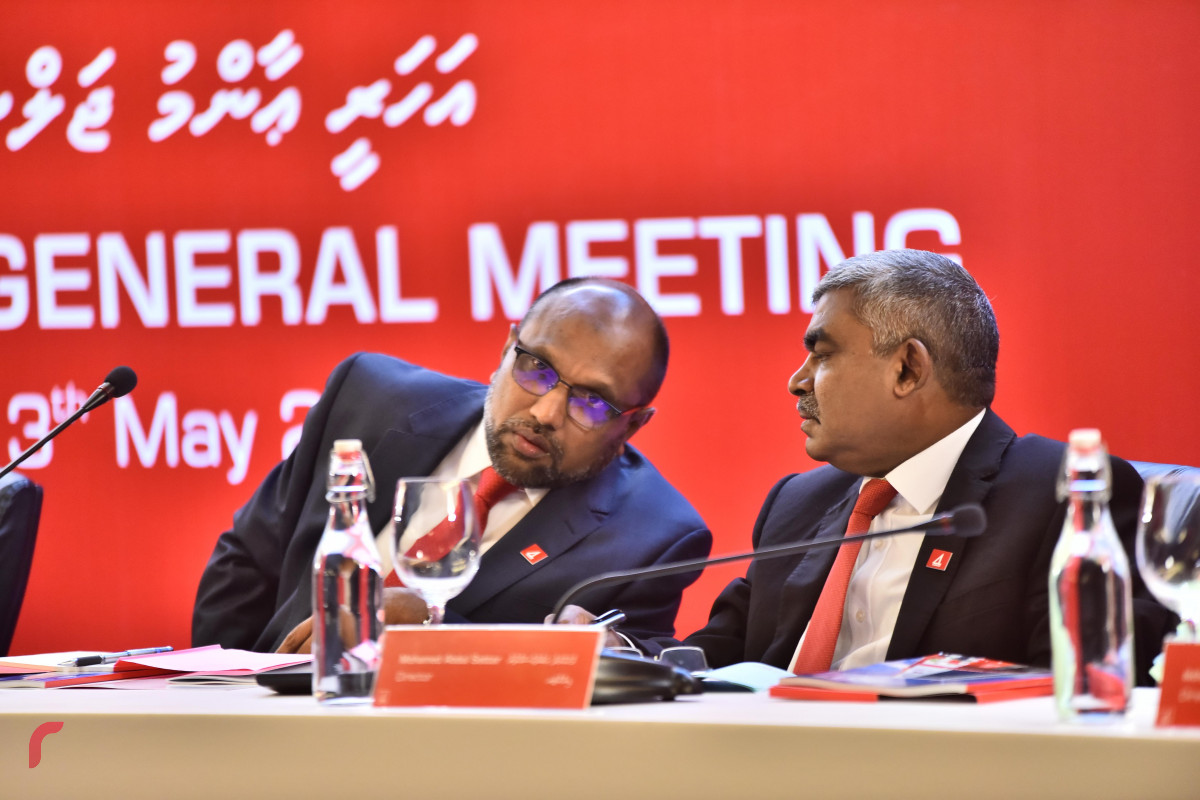 މެއި 14، 2018: ބޭންކް އޮފް މޯލްޑިވްސްގެ އަހަރީ އާންމު ޖަލްސާގެ ތެރެއިން، ބީއެމްއެލްގެ ހިއްސާގެ އަގު ފާއިތުވެ ދިޔަ 4 އަހަރުތެރޭ 240 ޕަސެންޓް އިތުރުވެފައިވާއިރު ހިއްސާދާރުންނަށް 22 ރުފިޔާގެ ރޭޓުން 118 މިލިއަން ރުފިޔާ ބެހުމަށް ވަނީ ނިންމާފައެވެ. -- ފޮޓޯ: މުހައްމަދު ޝަރުހާން / ރާއްޖެ އެމްވީ