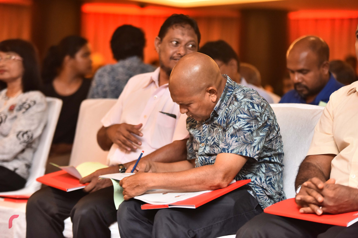 މެއި 14، 2018: ބޭންކް އޮފް މޯލްޑިވްސްގެ އަހަރީ އާންމު ޖަލްސާގެ ތެރެއިން، ބީއެމްއެލްގެ ހިއްސާގެ އަގު ފާއިތުވެ ދިޔަ 4 އަހަރުތެރޭ 240 ޕަސެންޓް އިތުރުވެފައިވާއިރު ހިއްސާދާރުންނަށް 22 ރުފިޔާގެ ރޭޓުން 118 މިލިއަން ރުފިޔާ ބެހުމަށް ވަނީ ނިންމާފައެވެ. -- ފޮޓޯ: މުހައްމަދު ޝަރުހާން / ރާއްޖެ އެމްވީ