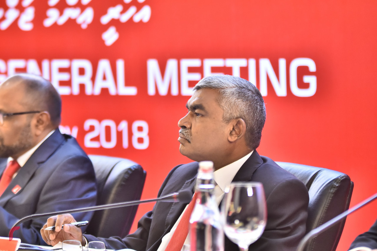 މެއި 14، 2018: ބޭންކް އޮފް މޯލްޑިވްސްގެ އަހަރީ އާންމު ޖަލްސާގައި ބީއެމްއެލް ބޯޑުގެ ބައެއް މެމްބަރުން، ބީއެމްއެލްގެ ހިއްސާގެ އަގު ފާއިތުވެ ދިޔަ 4 އަހަރުތެރޭ 240 ޕަސެންޓް އިތުރުވެފައިވާއިރު ހިއްސާދާރުންނަށް 22 ރުފިޔާގެ ރޭޓުން 118 މިލިއަން ރުފިޔާ ބެހުމަށް ވަނީ ނިންމާފައެވެ. -- ފޮޓޯ: މުހައްމަދު ޝަރުހާން / ރާއްޖެ އެމްވީ