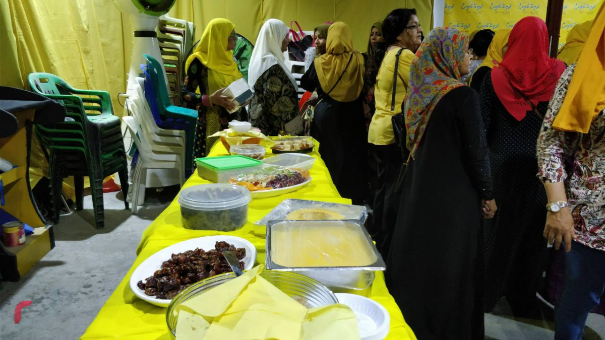 މެއި 14، 2018: އެމްޑީޕީއިން އިންތިޒާމްކޮށްގެން ހަރުގޭގައި ކުރިއަށްގެންދިޔަ މާހެފުމުގެ ތެރެއިން،، މާހެފުމުގައި ގިނަ އަދަދެއްގެ މީހުން ވަނީ ބައިވެރިވެފައި -- ފޮޓޯ: ރާއްޖެ އެމްވީ