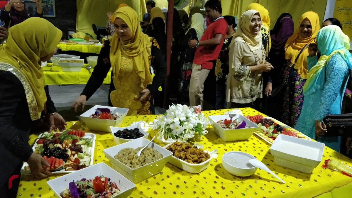 މެއި 14، 2018: އެމްޑީޕީއިން އިންތިޒާމްކޮށްގެން ހަރުގޭގައި ކުރިއަށް ގެންދިޔަ މާހެފުމުގެ ތެރެއިން،، މާހެފުމުގައި ގިނަ އަދަދެއްގެ މީހުން ވަނީ ބައިވެރިވެފައި -- ފޮޓޯ: ރާއްޖެ އެމްވީ