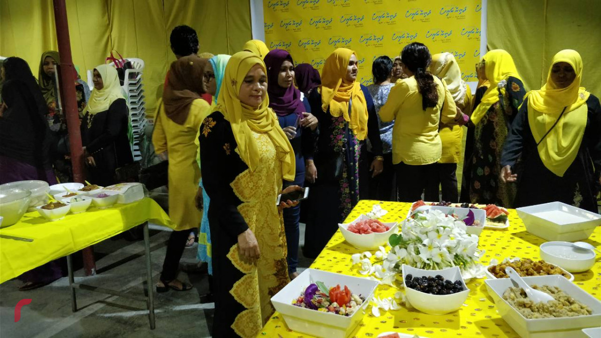 މެއި 14، 2018: އެމްޑީޕީއިން އިންތިޒާމްކޮށްގެން ހަރުގޭގައި ކުރިއަށްގެންދިޔަ މާހެފުމުގެ ތެރެއިން،، މާހެފުމުގައި ގިނަ އަދަދެއްގެ މީހުން ވަނީ ބައިވެރިވެފައި -- ފޮޓޯ: ރާއްޖެ އެމްވީ