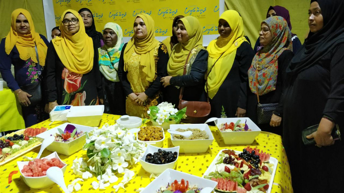 މެއި 14، 2018: އެމްޑީޕީއިން އިންތިޒާމް ކޮށްގެން ހަރުގޭގައި ކުރިއަށްގެންދިޔަ މާހެފުމުގެ ތެރެއިން،، މާހެފުމުގައި ގިނަ އަދަދެއްގެ މީހުން ވަނީ ބައިވެރިވެފައި -- ފޮޓޯ: ރާއްޖެ އެމްވީ