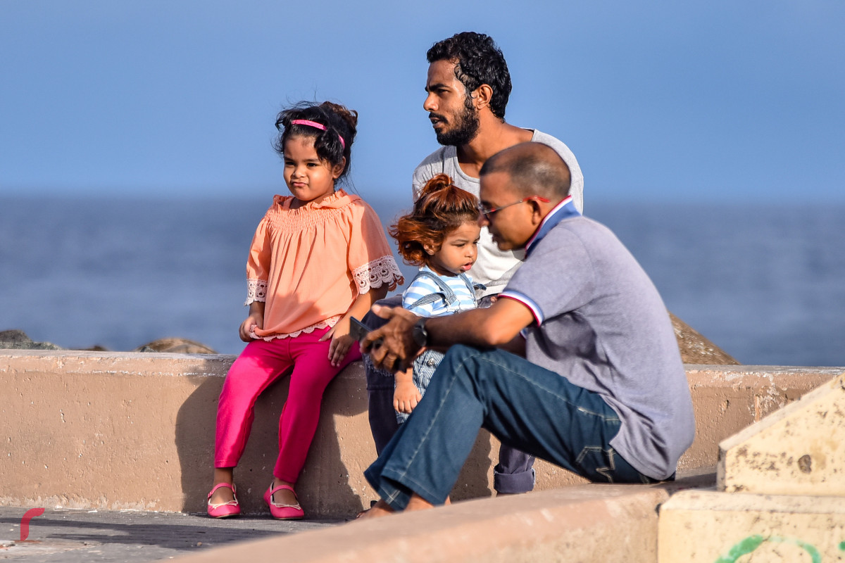 މެއި 16، 2018: ރަމަޟާން ފެށިފައިވާއިރު، އުސްފަސްގަނޑު ސަރަހައްދުގައި ބަޔަކު މަޑުކޮށްލައިގެން