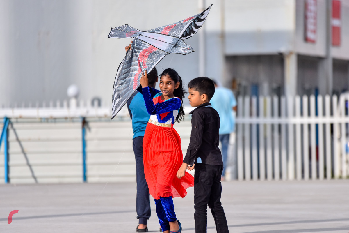 މެއި 16، 2018: ރަމަޟާން ފެށިފައިވާއިރު، އުސްފަސްގަނޑު ސަރަހައްދުގައި ކުޑަކުއްޖަކު މަޑި އަރުވަނީ