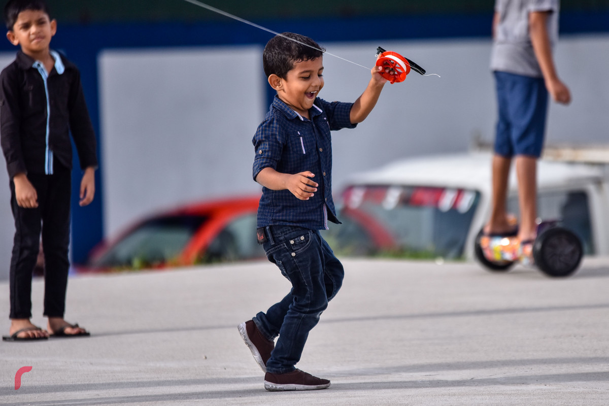 މެއި 16، 2018: ރަމަޟާން ފެށިފައިވާއިރު، އުސްފަސްގަނޑު ސަރަހައްދުގައި ކުޑަކުއްޖަކު މަޑި އަރުވަނީ