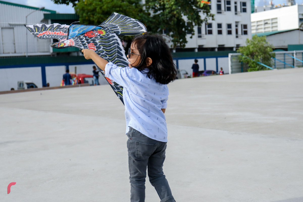 މެއި 16، 2018: ރަމަޟާން ފެށިފައިވާއިރު، އުސްފަސްގަނޑު ސަރަހައްދުގައި ކުޑަކުއްޖަކު މަޑި އަރުވަނީ