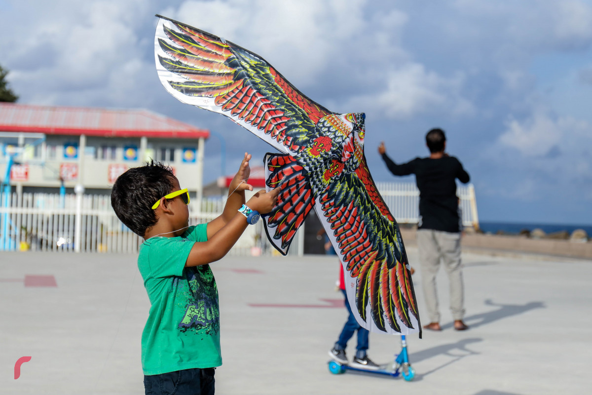 މެއި 16، 2018: 1439 ވަނަ އަހަރުގެ ރަމަޟާން ފެށިފައިވާއިރު، އުސްފަސްގަނޑު ސަރަހައްދުގައި ކުޑަކުއްޖަކު މަޑި އަރުވަނީ