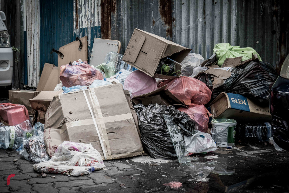 މެއި 17، 2018: މާލެ - ވެމްކޯގެ ކުނި ނަގާ ވަގުތު ތަކަށް ގެނައި ބަދަލާއިއެކު، ރޯދަމަހުގެ ފުރަތަމަދުވަހު ނެރެފައިވާ ކުނިތައް ނުނެގި މާލޭގެ ގިނަ ސަރަހައްދު ތަކެއްގައި ކުނި ގިނަވެފައި، ވެމްކޯއިން ކުނި ނުނެގުމުގެ ސަބަބުން މާލޭގެ ގިނަ ސަރަހައްދުތައް ގޮނޑުވެފައި ވާއިރު ގިނައީ ކުނިވާ ޒާތުގެ ކާބޯތަކެތި -- ފޮޓޯ: މުހައްމަދު ޝަރުހާން / ރާއްޖެ އެމްވީ