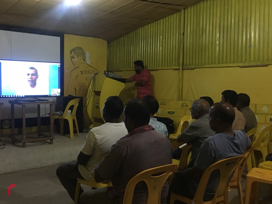 މެއި 17، 2018: އެމްޑީޕީއިން "ޖަޒީރާ ރައީސް" ގެ ނަމުގައި ރިޔާސީ އިންތިހާބަށް ކުރަމުން އަންނަ ކެމްޕެއިންގައި ބ އަތޮޅަށް ކުރަމުންގެންދާ ދަތުރުގެ ތެރެއިން، ބ. ކަމަދޫގެ ރައްޔިތުންނާ ސްކައިޕް މެދުވެރިކޮށް ރައީސް ނަޝީދު ވާހަކަފުޅު ދައްކަވަނީ...