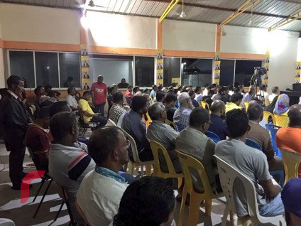 މެއި 19، 2018: އެމްޑީޕީގެ ރިޔާސީ ޕްރައިމަރީއަށް ކުރީގެ ރައީސް މުޙައްމަދު ނަޝީދު "ޖަޒީރާ ރައީސް" ގެ ނަމުގައި ކުރައްވަމުން ގެންދަވާ ކެމްޕެއިންގެ ތެރެއިން ގދ.ތިނަދޫގައި ކުރިއަށްގެންދިޔަ ޖަލްސާގައި އެމްޑީޕީގެ ލީޑަރޝިޕްގައި ހިމެނިވަޑައިގަންނަވާ ގިނަ އަދަދެއްގެ ބޭފުޅުން ބައިވެރިވެވަޑައިގެންނެވި