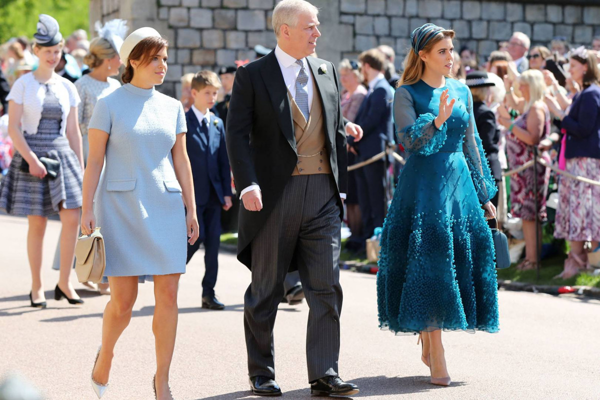 މެއި، 19: 2018: ޕްރިންސް ހެރީއާއި މޭކަން މާކެލްގެ ކައިވެނީގެ ހަފްލާއަށް ޕްއިންސަސް ޔޫޖީން، ޕްރިންސް އެންޑްރޫ އަދި ޕްރިންސަސް ބީޓްރިސް ވަޑައިގަންނަވަނީ