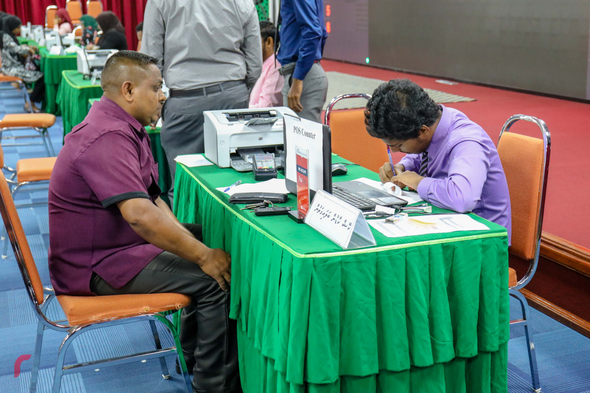 މެއި 22، 2018: މާލޭގައި ފިތުރު ޒަކާތް ބަލައިގަންނަނީ އިސްލާމީ މަރުކަޒުގެ ހޯލުންނެވެ.