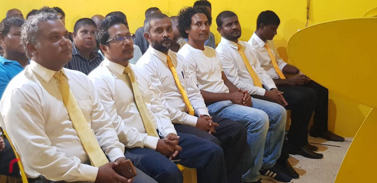 މެއި 23، 2018: ރައީސް ނަޝީދުގެ "ޖަޒީރާ ރައީސް" ކެމްޕެއިންގައި ޅ. ނައިފަރުގައި ބޭއްވި ޖަލްސާގައި އެމްޑީޕީގެ އިސްވެރިންނާއި އާއްމު މެމްބަރުން ބައިވެރިވަނީ. ޖަލްސާގައި ސްކައިޕް މެދުވެރިކޮށް ރައީސް ނަޝީދު ވަނީ ވާހަކަފުޅު ދައްކަވާފައި.