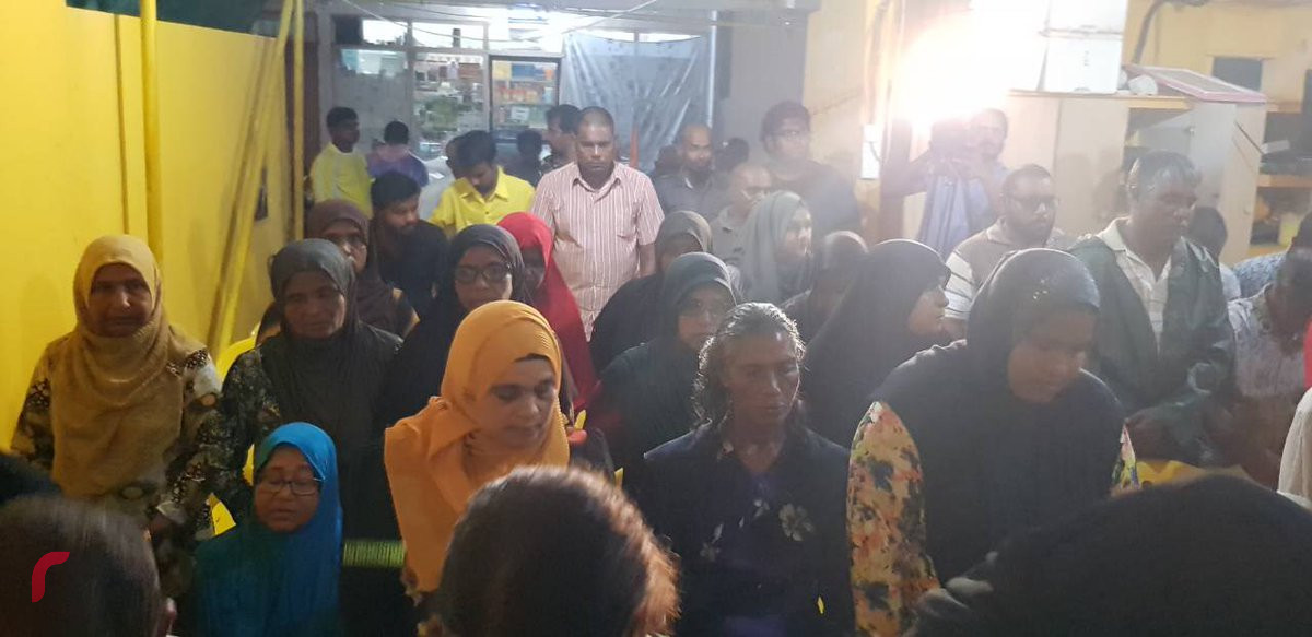 މެއި 23، 2018: ރައީސް ނަޝީދުގެ "ޖަޒީރާ ރައީސް" ކެމްޕެއިންގައި ޅ. ނައިފަރުގައި ބޭއްވި ޖަލްސާގައި އެމްޑީޕީއަށް ތާއީދުކުރާ ގިނަ ބަޔަކު ބައިވެރިވި. ޖަލްސާގައި ސްކައިޕް މެދުވެރިކޮށް ރައީސް ނަޝީދު ވަނީ ވާހަކަފުޅު ދައްކަވާފައި.