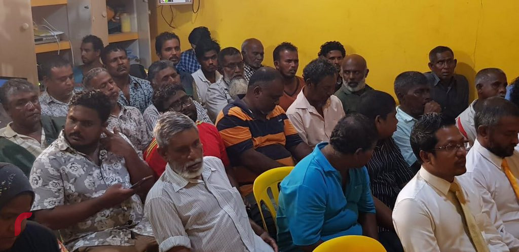 މެއި 23، 2018: ރައީސް ނަޝީދުގެ "ޖަޒީރާ ރައީސް" ކެމްޕެއިންގައި ޅ. ނައިފަރުގައި ބޭއްވި ޖަލްސާގެ ތެރެއިން. ޖަލްސާގައި ސްކައިޕް މެދުވެރިކޮށް ރައީސް ނަޝީދު ވަނީ ވާހަކަފުޅު ދައްކަވާފައި.