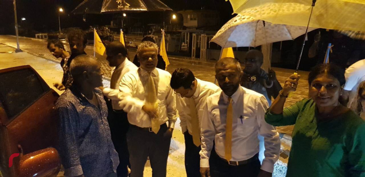 މެއި 23، 2018: ރައީސް ނަޝީދުގެ "ޖަޒީރާ ރައީސް" ކެމްޕެއިންގައި ޅ. ނައިފަރުގައި ބޭއްވި ޖަލްސާއަށް އެމްޑީޕީގެ އިސްވެރިން ވަޑައިގަންނަވަނީ