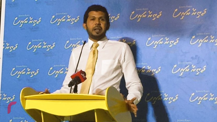 މެއި 24، 2018:އެމްޑީޕީގެ ރިޔާސީ ޕްރައިމަރީގައި ވާދަކުރައްވާ ކުރީގެ ރައީސް މުހައްމަދު ނަޝީދަށް ތާއިދު ހޯދުމަށް ދުވާފަރުގައި ބޭއްވި ޖަލްސާގައި ގިނަ ބަޔަކު ބައިވެރިވި