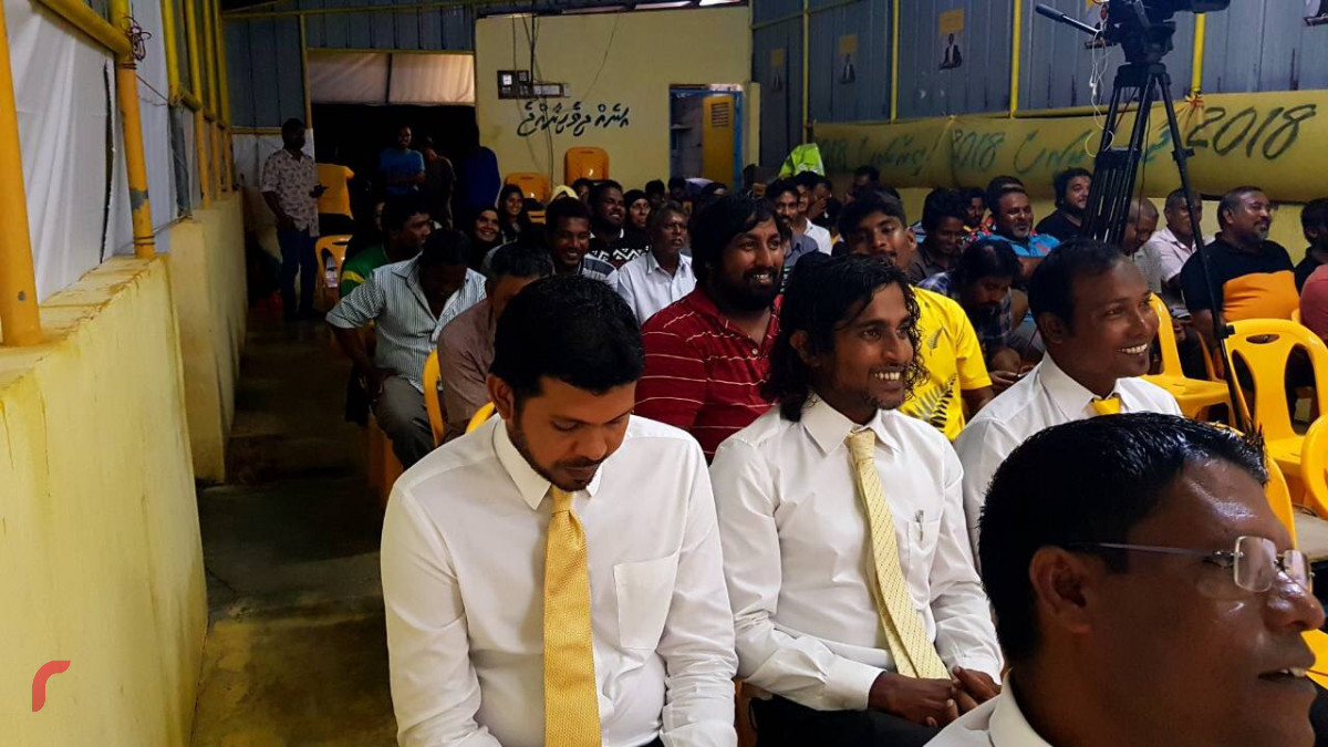 މެއި 24، 2018:އެމްޑީޕީގެ ރިޔާސީ ޕްރައިމަރީގައި ވާދަކުރައްވާ ކުރީގެ ރައީސް މުހައްމަދު ނަޝީދަށް ތާއިދު ހޯދުމަށް ދުވާފަރުގައި ބޭއްވި ޖަލްސާގައި ގިނަ ބަޔަކު ބައިވެރިވި