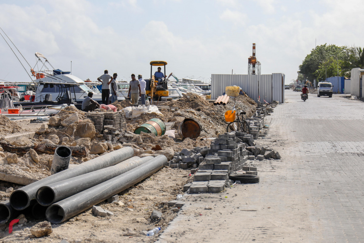 29 މެއި 2018: ބޮޑުތަކުފާނު މަގު ފުޅާކޮށް ތަރައްގީކުރުމުގެ މަސައްކަތް ކުރިއަށް ގެންދަނީ-- ފޮޓޯ: މުހައްމަދު ޝަރުހާން / ރާއްޖެ އެމްވީ