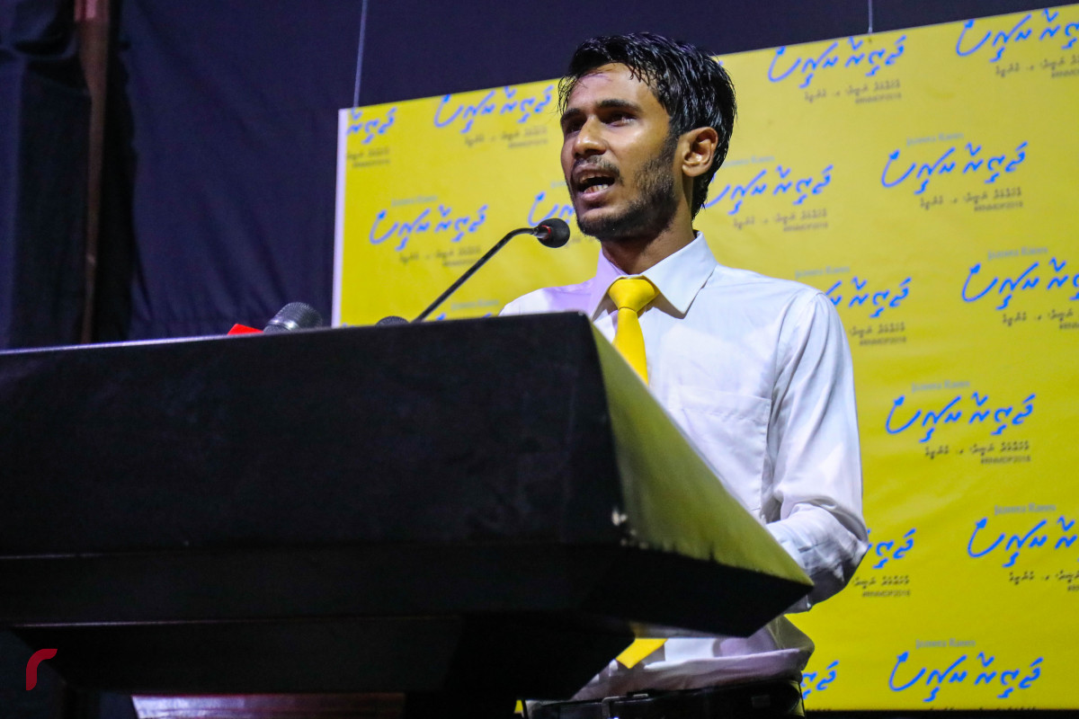 މެއި 29، 2018: އެމްޑީޕީގެ ރިޔާސީ ކެނޑިޑޭޓް މުހައްމަދު ނަޝީދުގެ ޕްރައިމަރީ ކެމްޕެއިން " ޖަޒީރާ ރައީސް" ނިންމާލުމަށް ބޭއްވި ޖަލްސާގެ ތެރެއިން، މި ޖަލްސާގައި އެމްޑީޕީގެ ގިނަ އިސް ވެރިންނާއި އެމްޑިޕީއަށް ތާއީދުކުރާ ގިނަ ފަރާތްތަކަކުން ވަނީ ބައިވެރިވެވަޑައިގެންފައި -- ފޮޓޯ: މުހައްމަދު ޝަރުހާން