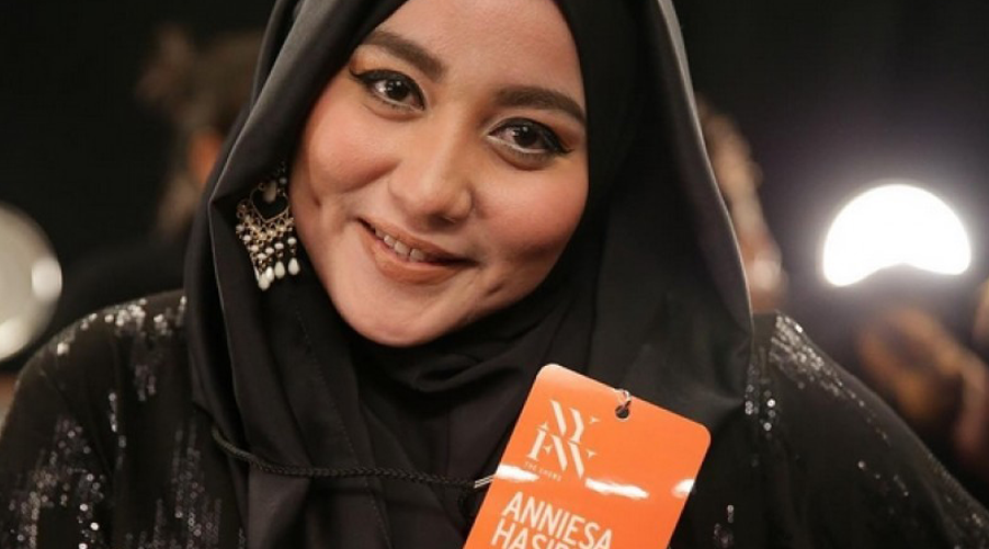 އިންޑޮނޭޝިއާގެ ފެޝަން ޑިޒައިނަރު އަނީސާ ހަސިބުއާން